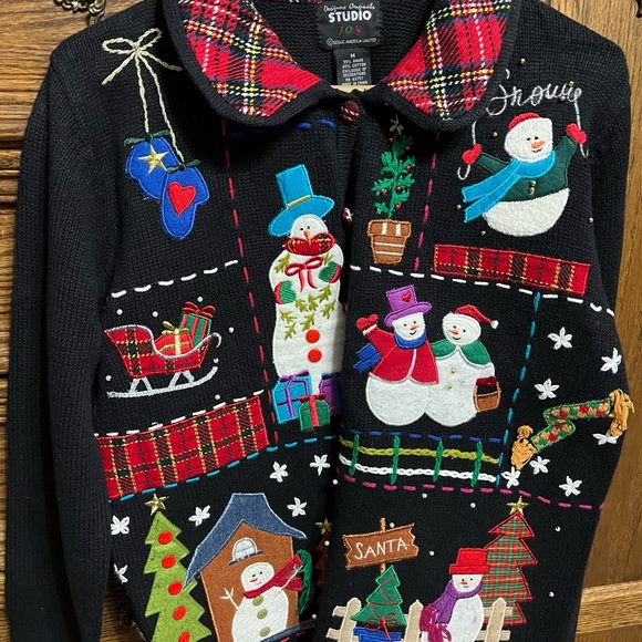 Designer Original Studio Christmas black sweater, size medium, smoke free - Picture 5 of 7